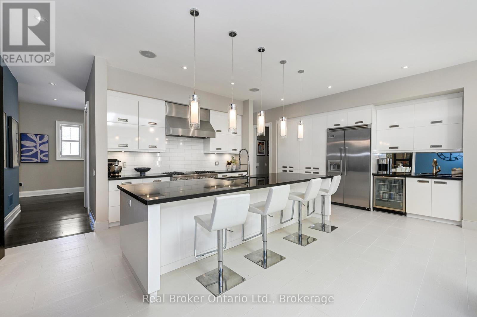 4507 Lakeshore Road, Burlington (Shoreacres), ON - Indoor Photo Showing Kitchen With Stainless Steel Kitchen With Upgraded Kitchen