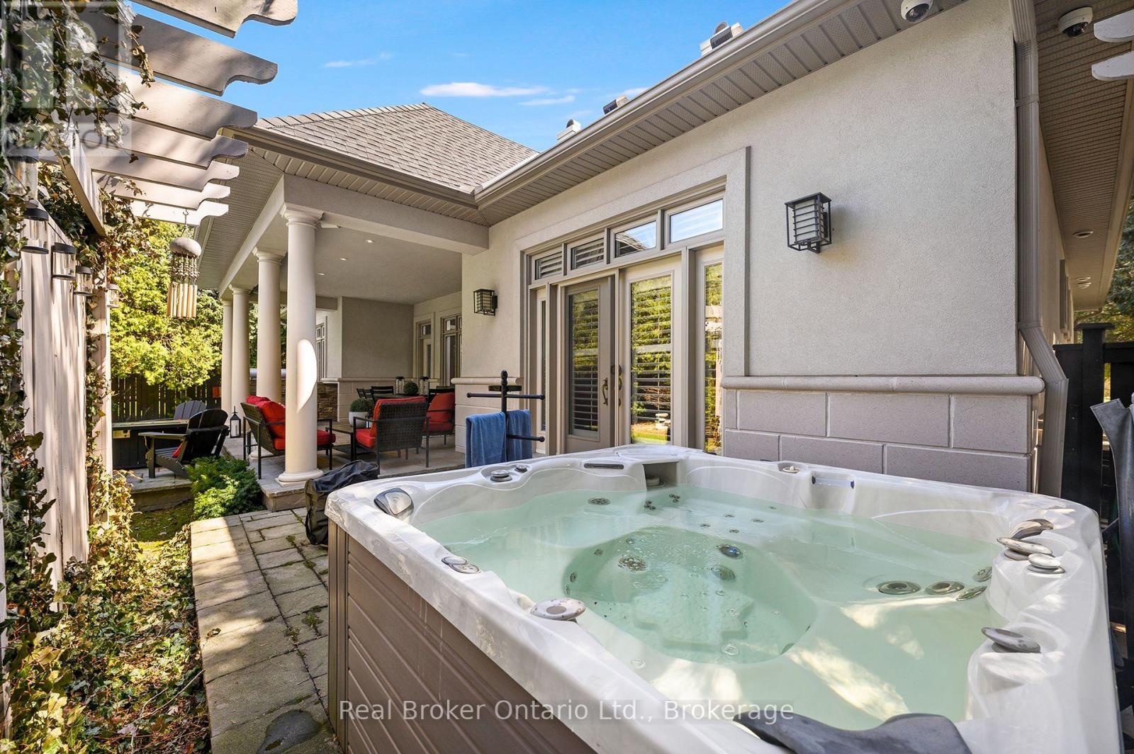 4507 Lakeshore Road, Burlington (Shoreacres), ON - Outdoor