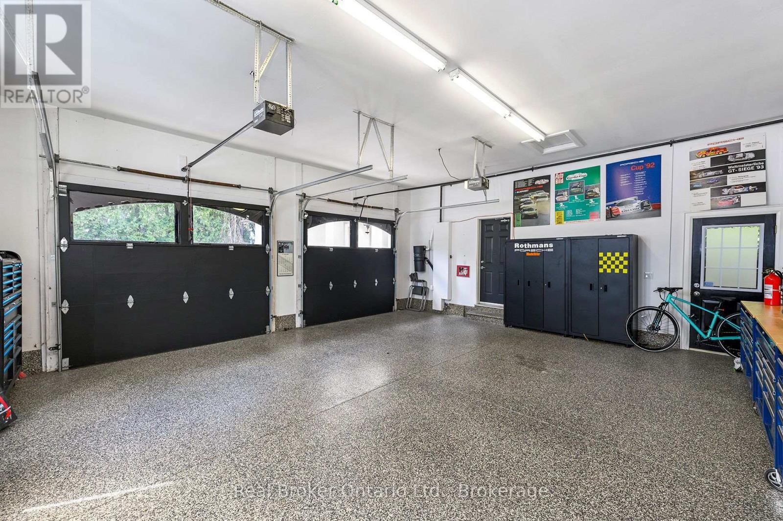 4507 Lakeshore Road, Burlington (Shoreacres), ON - Indoor Photo Showing Garage