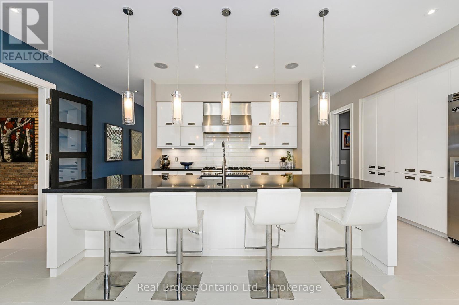 4507 Lakeshore Road, Burlington (Shoreacres), ON - Indoor Photo Showing Kitchen With Upgraded Kitchen