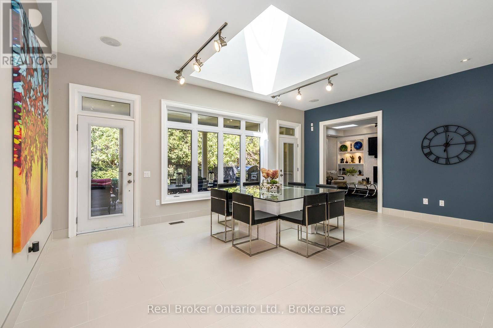4507 Lakeshore Road, Burlington (Shoreacres), ON - Indoor