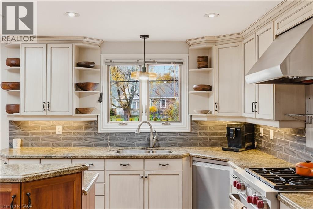459 Lee Avenue, Waterloo, ON - Indoor Photo Showing Kitchen