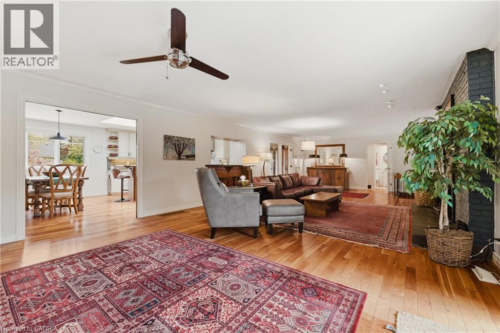 459 Lee Avenue, Waterloo, ON - Indoor Photo Showing Living Room