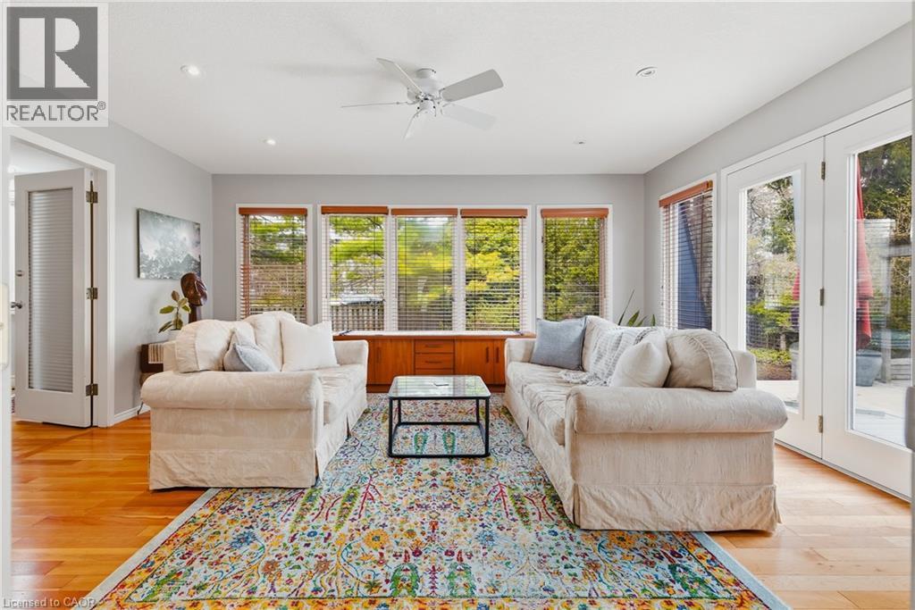 459 Lee Avenue, Waterloo, ON - Indoor Photo Showing Living Room