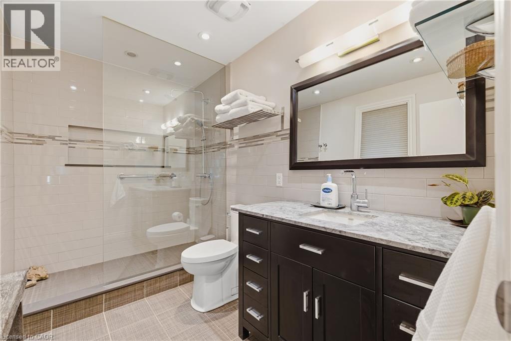 459 Lee Avenue, Waterloo, ON - Indoor Photo Showing Bathroom