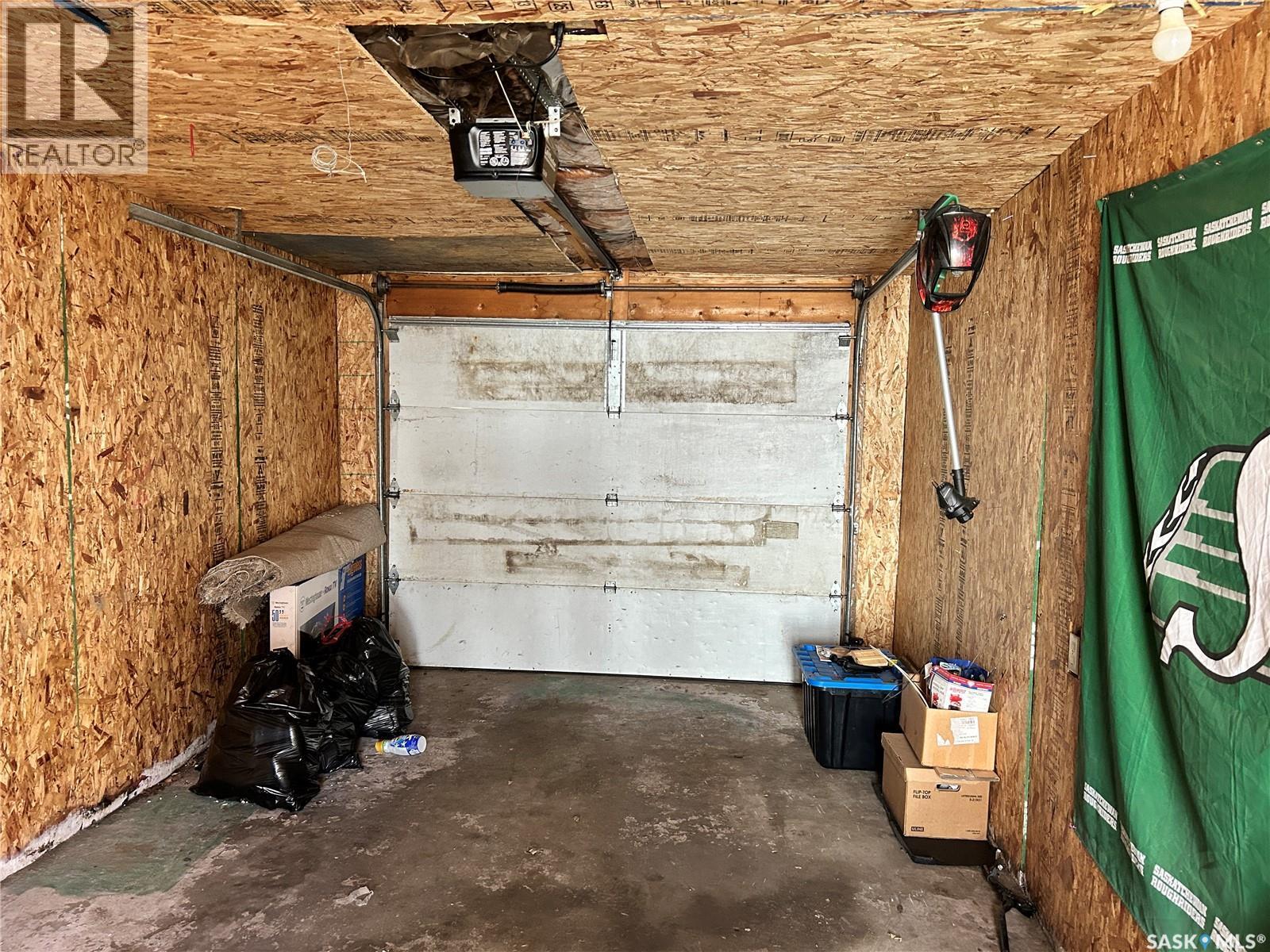 416 J Avenue N, Saskatoon, SK - Indoor