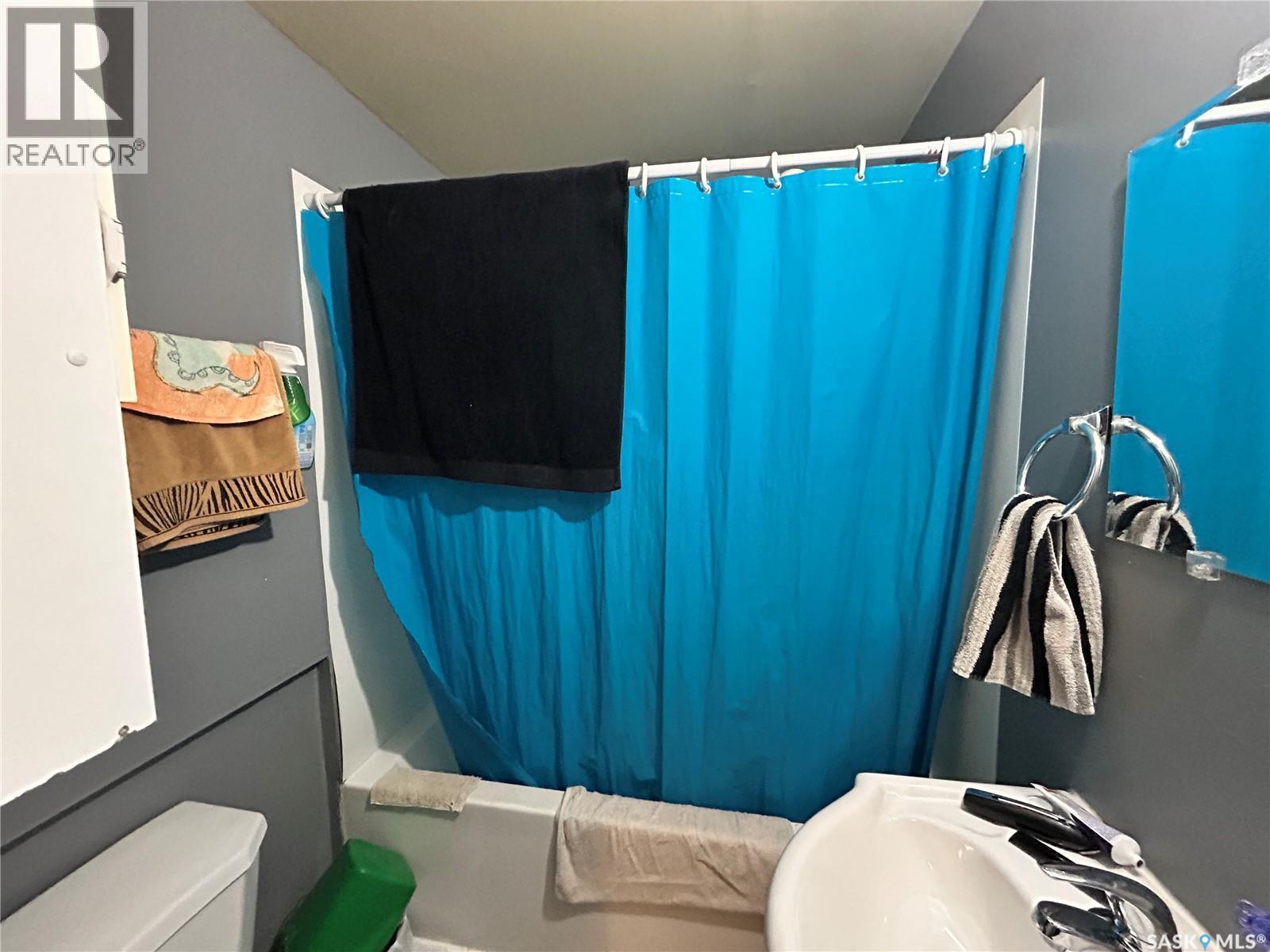 416 J Avenue N, Saskatoon, SK - Indoor Photo Showing Bathroom