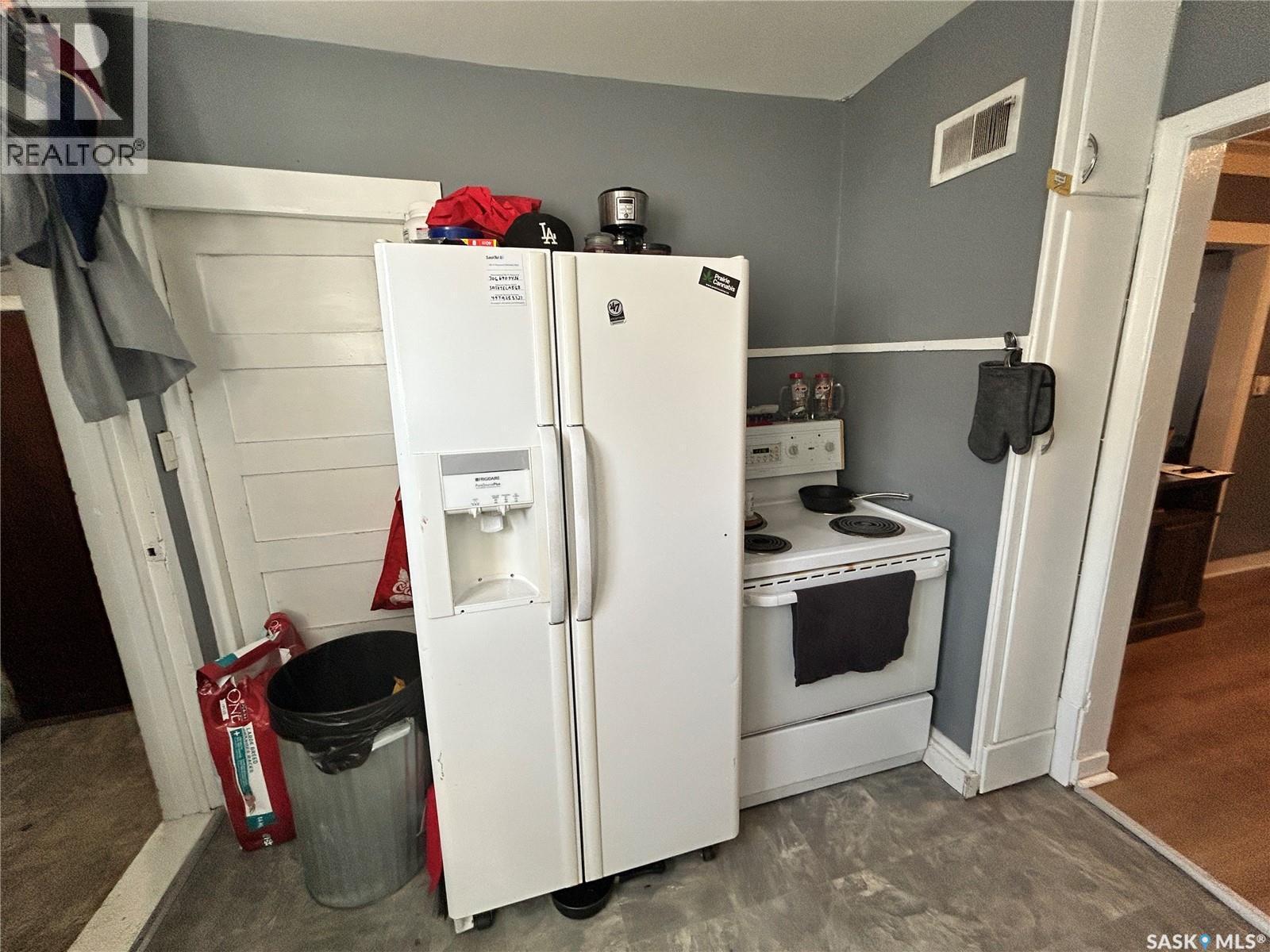 416 J Avenue N, Saskatoon, SK - Indoor Photo Showing Kitchen