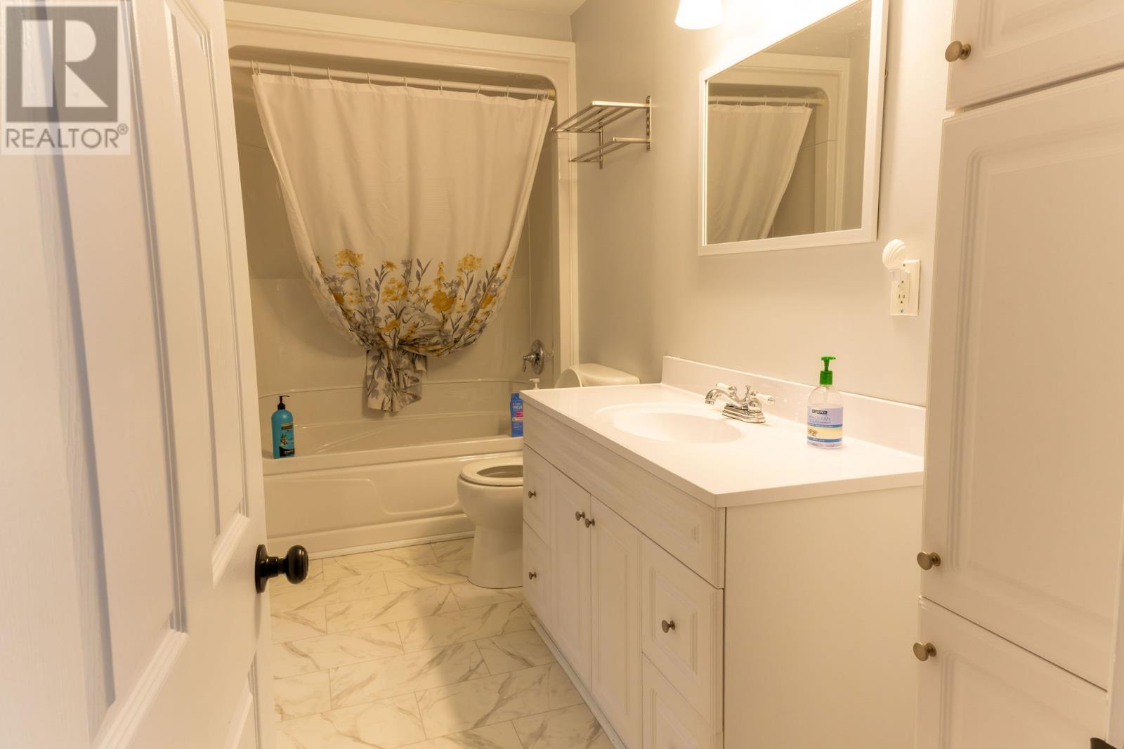 6 Spruce Lane, St Anthony, NL - Indoor Photo Showing Bathroom