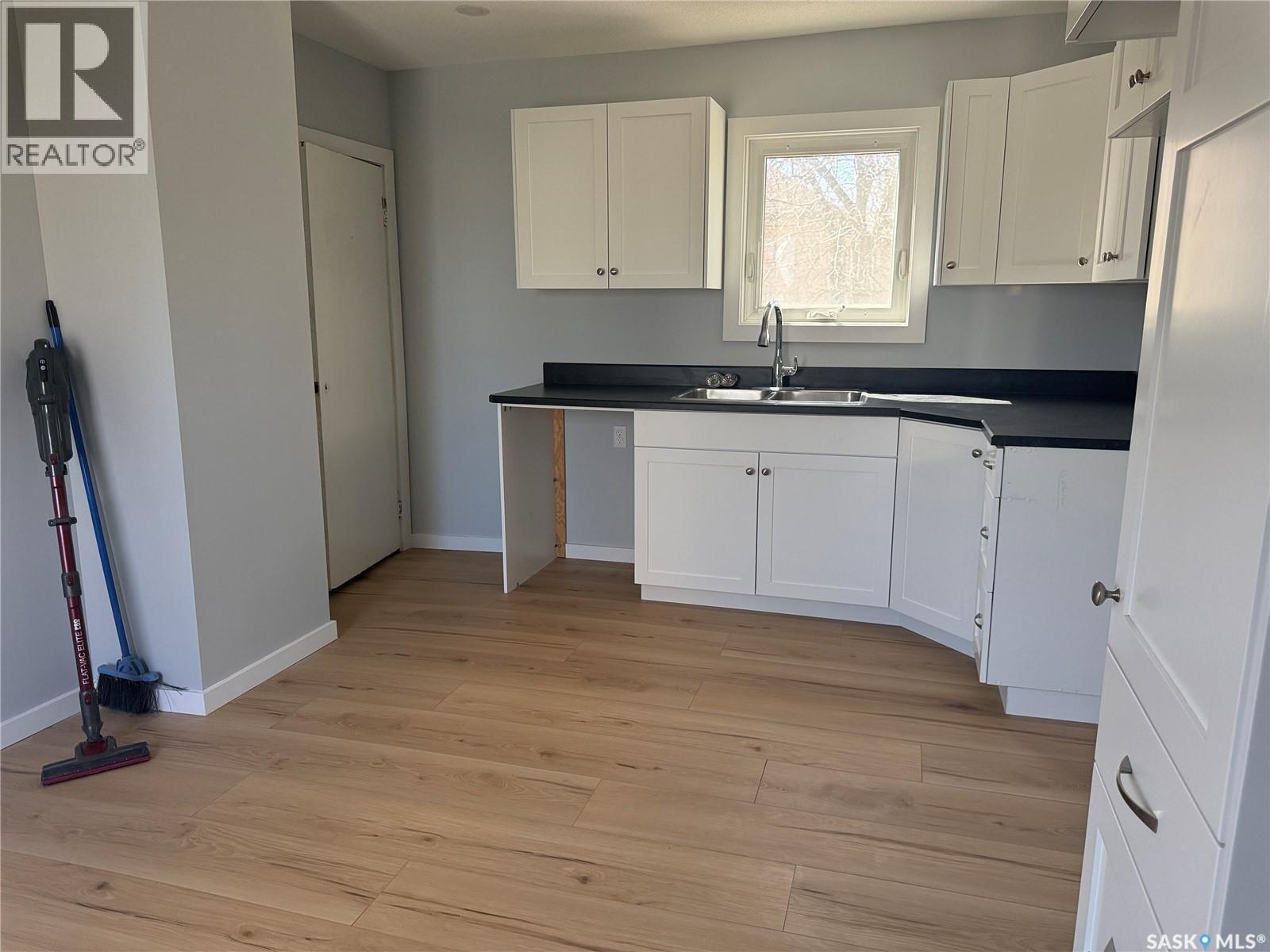 414 3Rd Avenue, Dodsland, SK - Indoor Photo Showing Kitchen With Double Sink