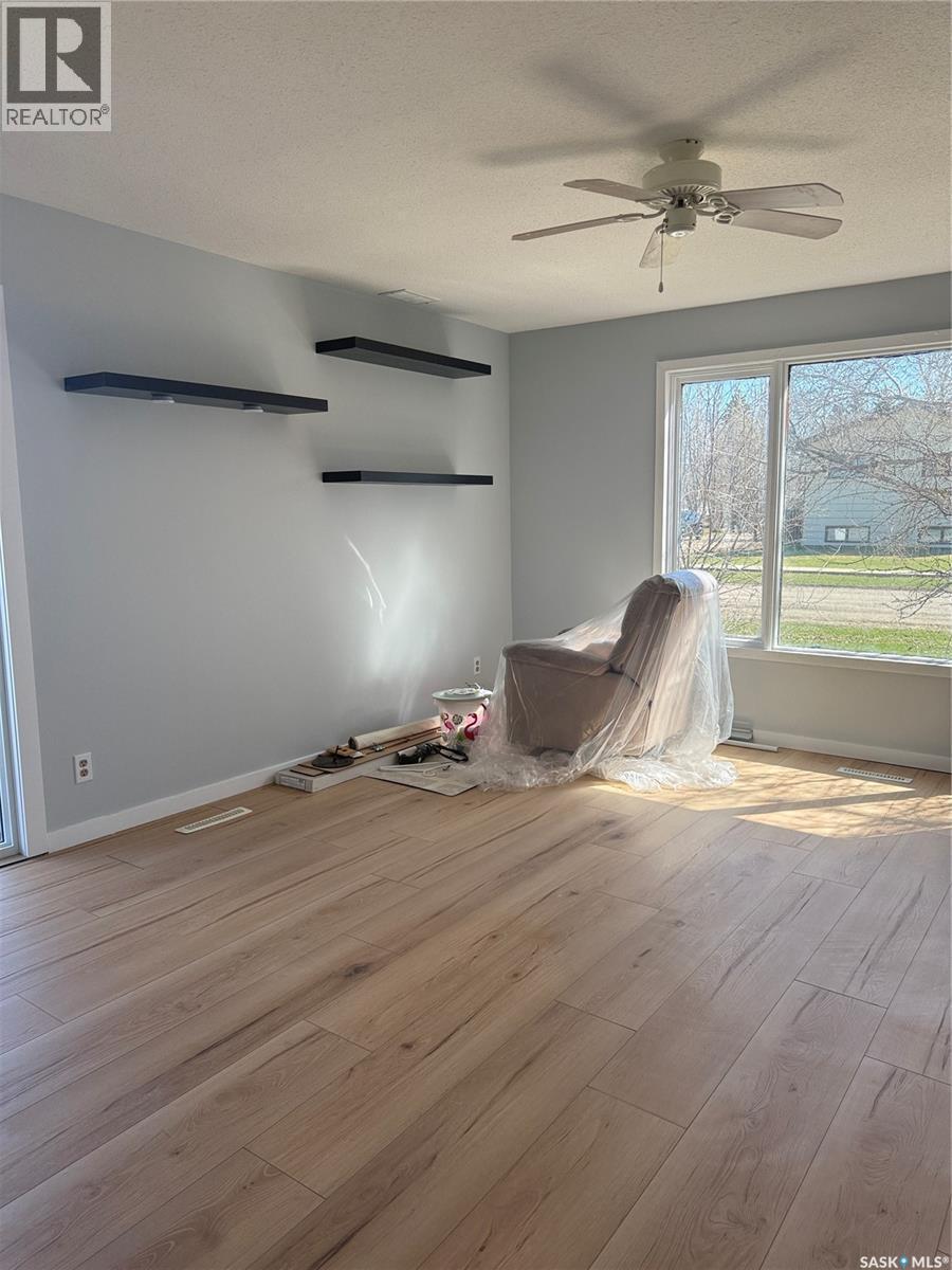 414 3Rd Avenue, Dodsland, SK - Indoor Photo Showing Other Room