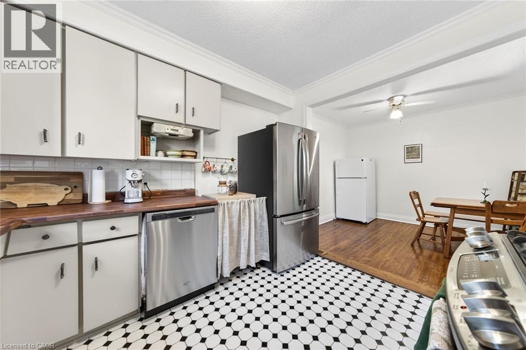 188 Wexford Avenue S, Hamilton, ON - Indoor Photo Showing Kitchen