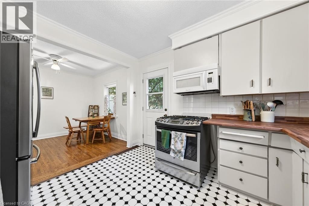 188 Wexford Avenue S, Hamilton, ON - Indoor Photo Showing Kitchen