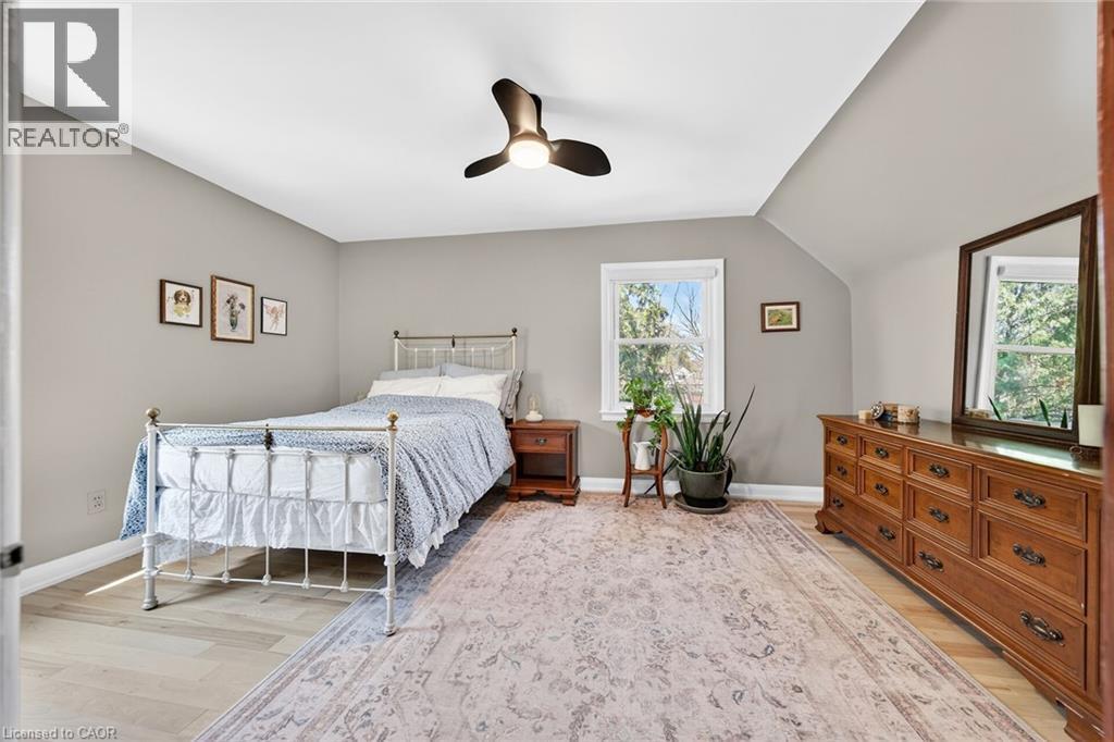 188 Wexford Avenue S, Hamilton, ON - Indoor Photo Showing Bedroom