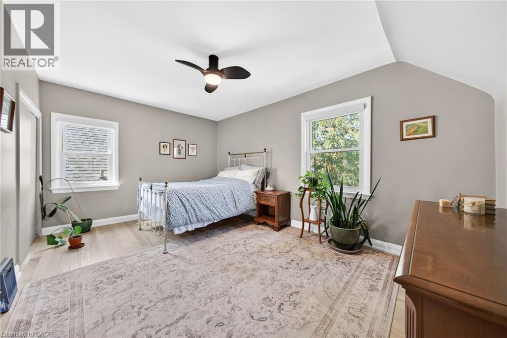 188 Wexford Avenue S, Hamilton, ON - Indoor Photo Showing Bedroom