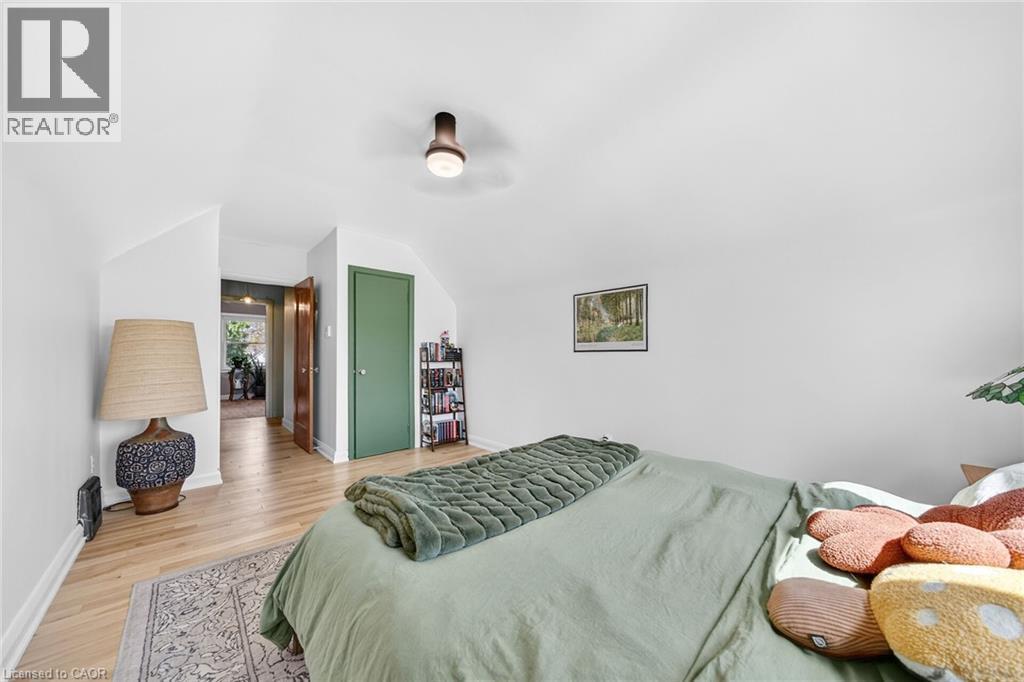 188 Wexford Avenue S, Hamilton, ON - Indoor Photo Showing Bedroom