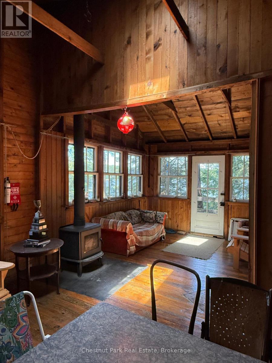 Apl1136E - 19 Cache Lake, South Algonquin, ON - Indoor