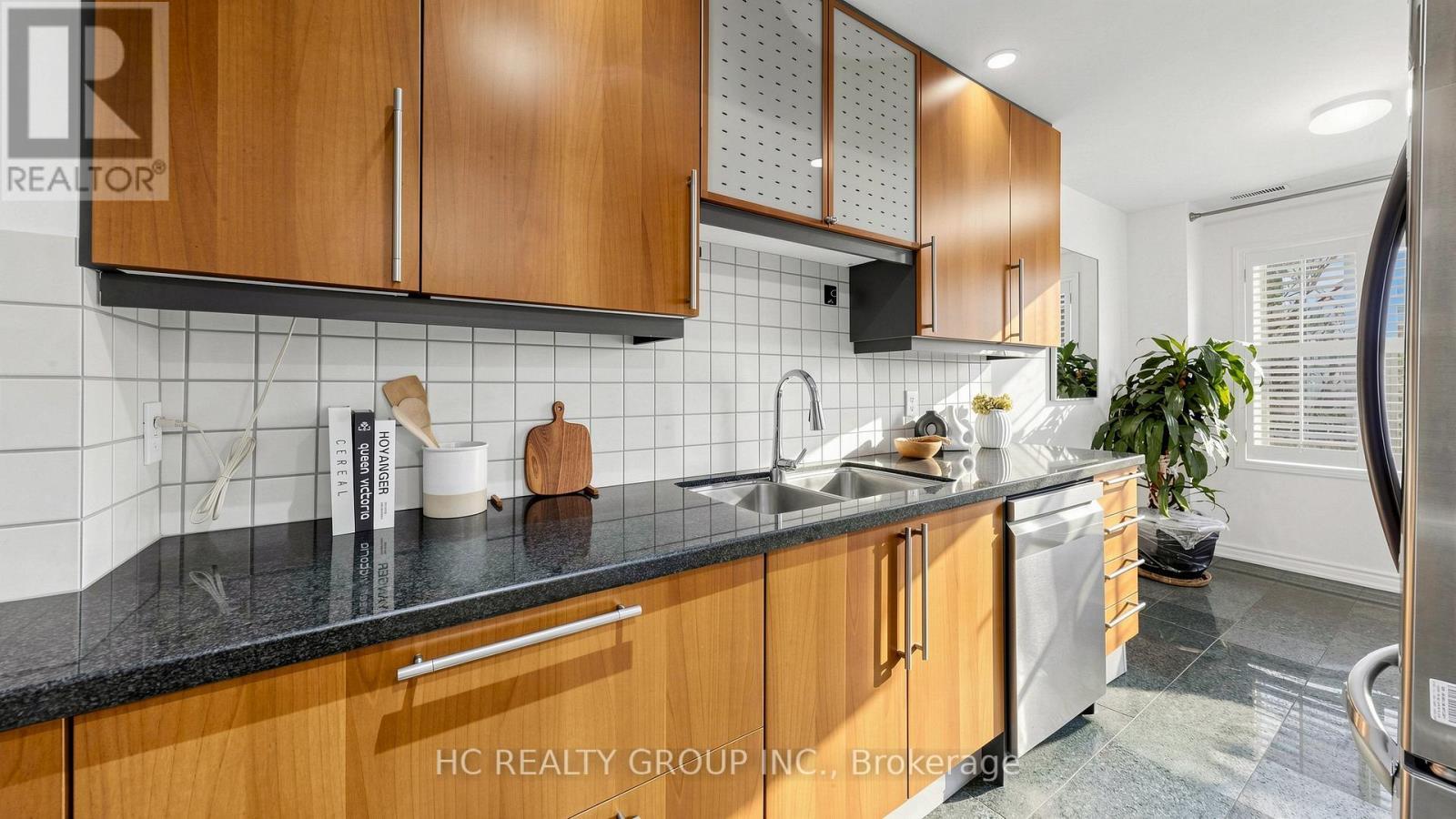 301 - 11 Everson Drive, Toronto, ON - Indoor Photo Showing Kitchen With Double Sink