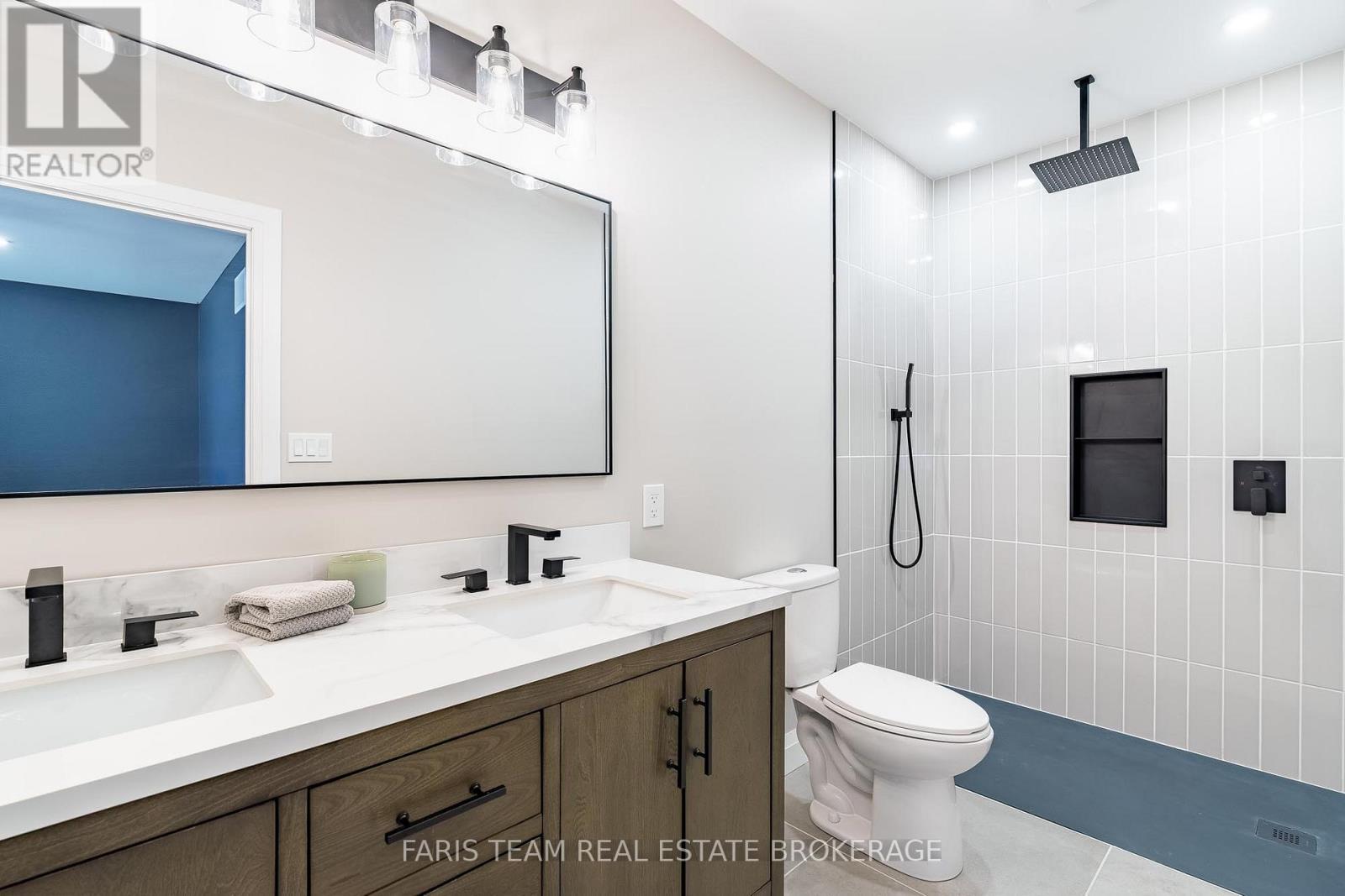 6 Fairlawn Grove, Tiny, ON - Indoor Photo Showing Bathroom