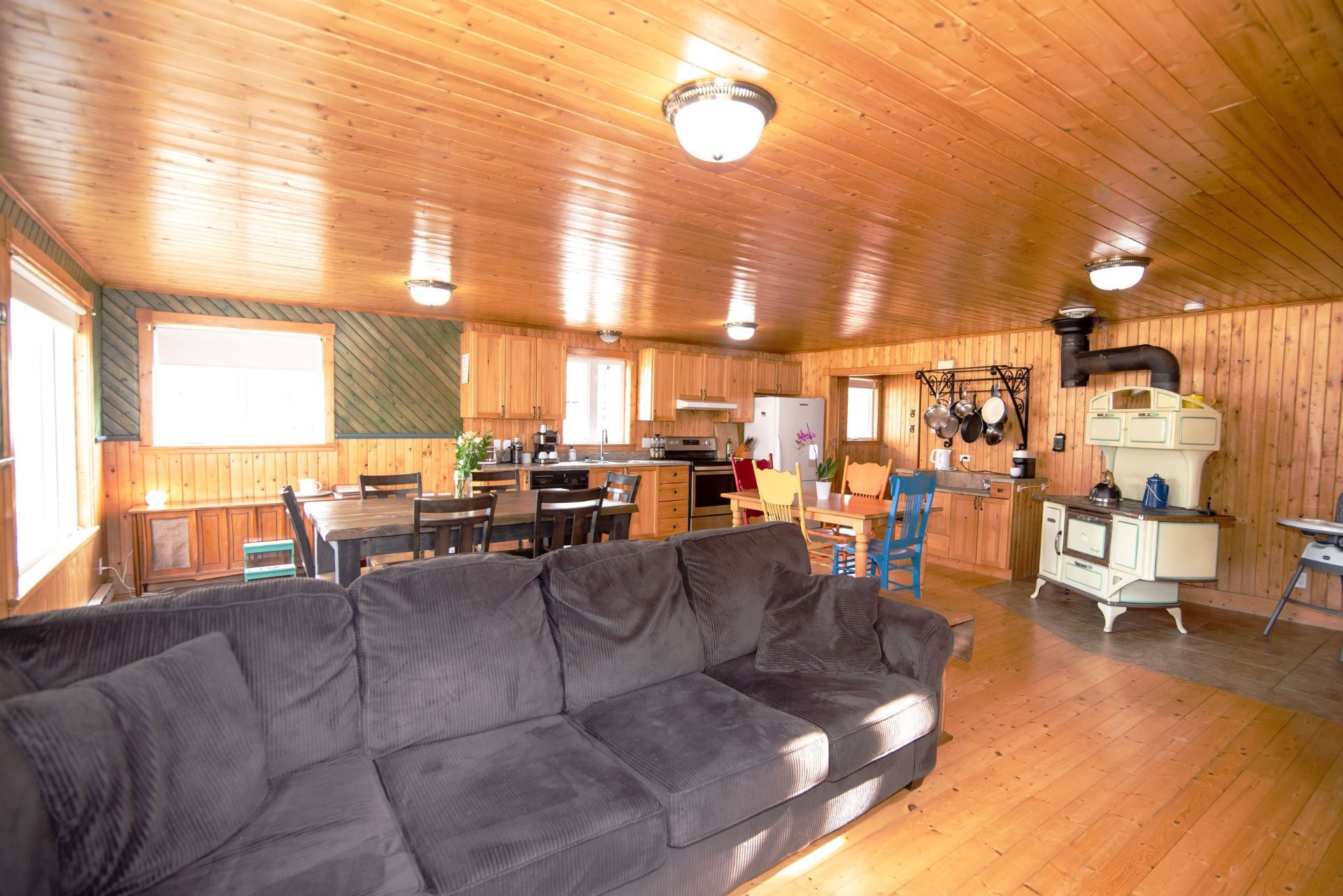 Salon - 42 Route 287, Mont-Carmel, QC - Indoor Photo Showing Living Room