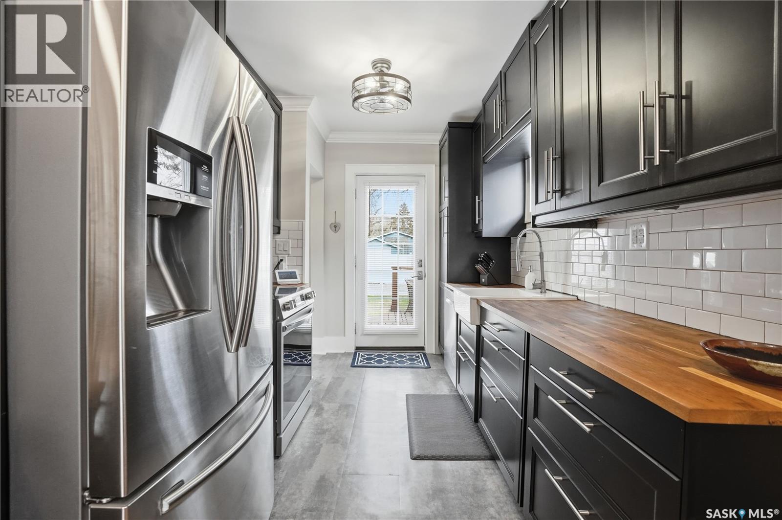 2155 Queen Street, Regina, SK - Indoor Photo Showing Kitchen