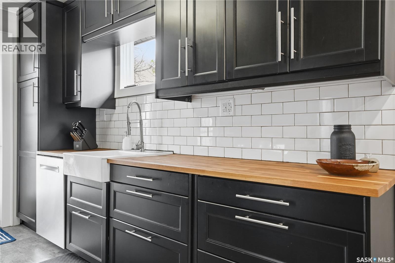 2155 Queen Street, Regina, SK - Indoor Photo Showing Kitchen