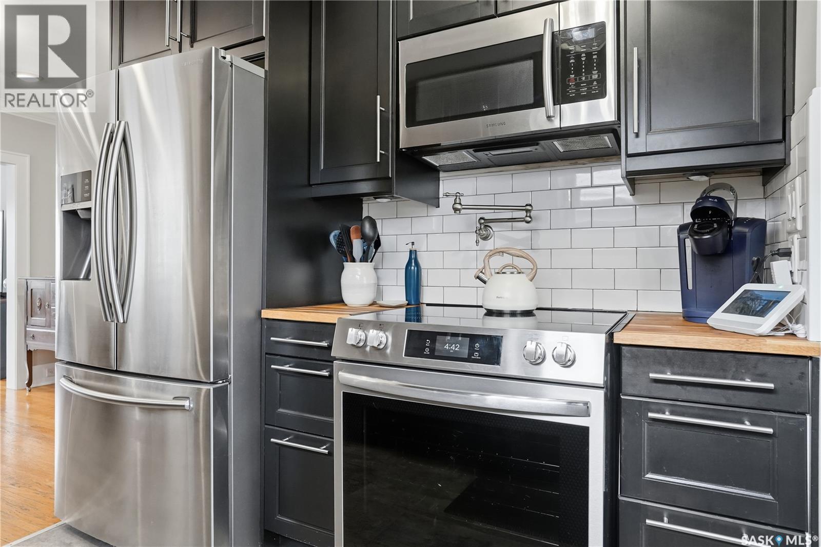 2155 Queen Street, Regina, SK - Indoor Photo Showing Kitchen With Stainless Steel Kitchen