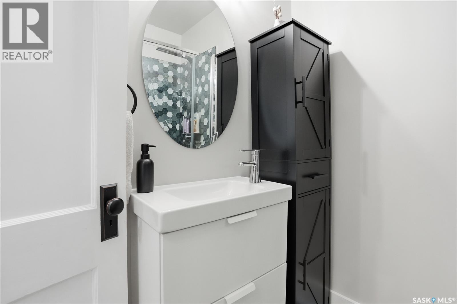 2155 Queen Street, Regina, SK - Indoor