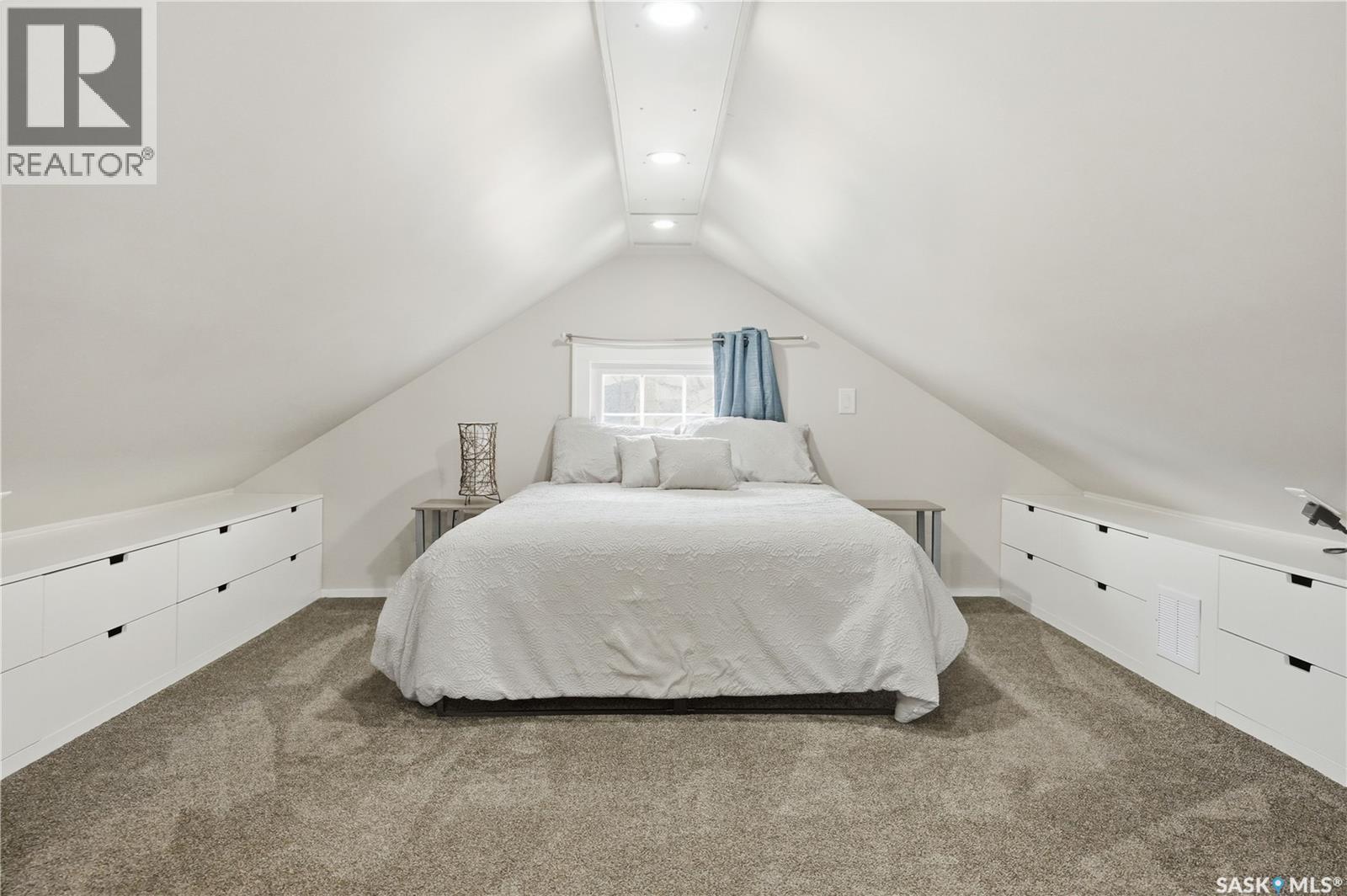 2155 Queen Street, Regina, SK - Indoor Photo Showing Bedroom