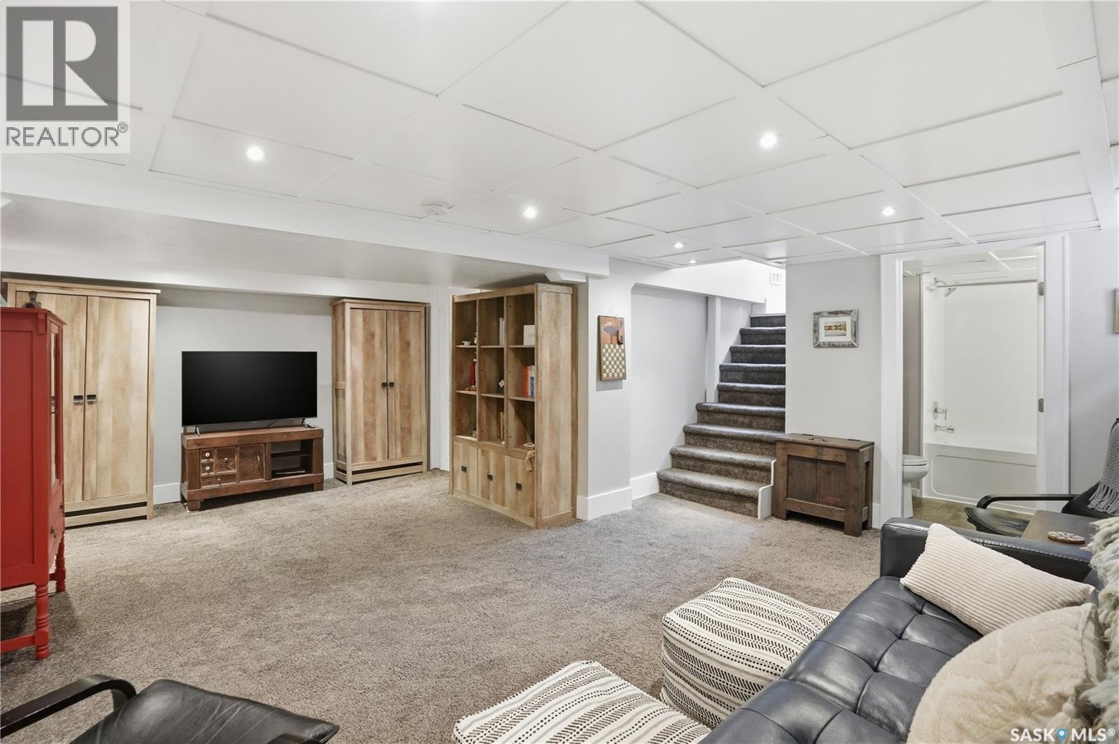 2155 Queen Street, Regina, SK - Indoor