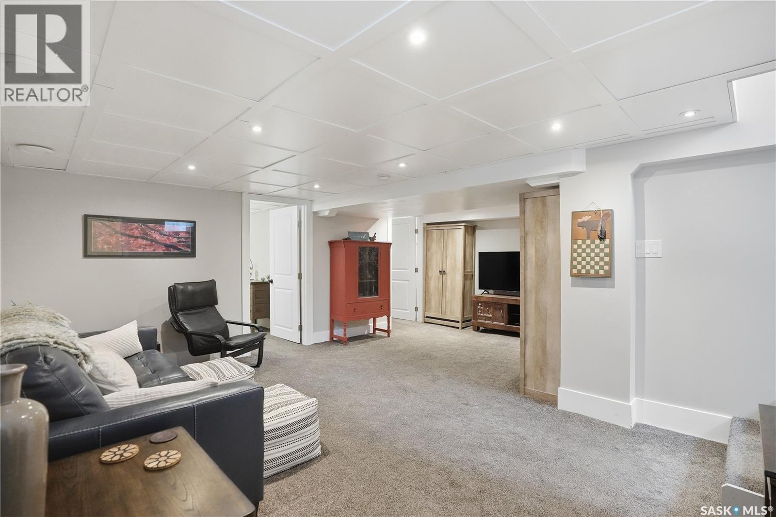 2155 Queen Street, Regina, SK - Indoor