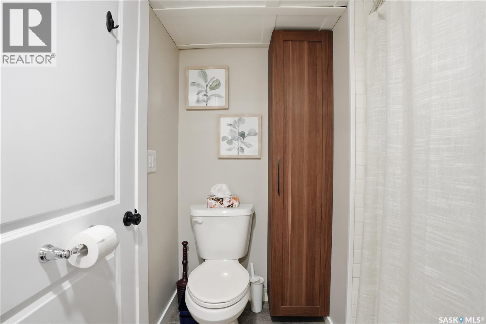 2155 Queen Street, Regina, SK - Indoor Photo Showing Bathroom