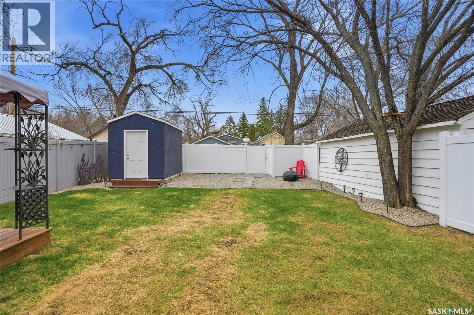 2155 Queen Street, Regina, SK - Outdoor