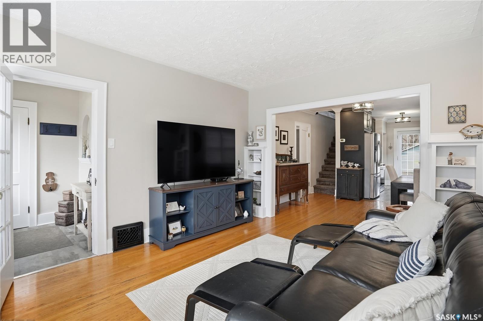 2155 Queen Street, Regina, SK - Indoor Photo Showing Living Room