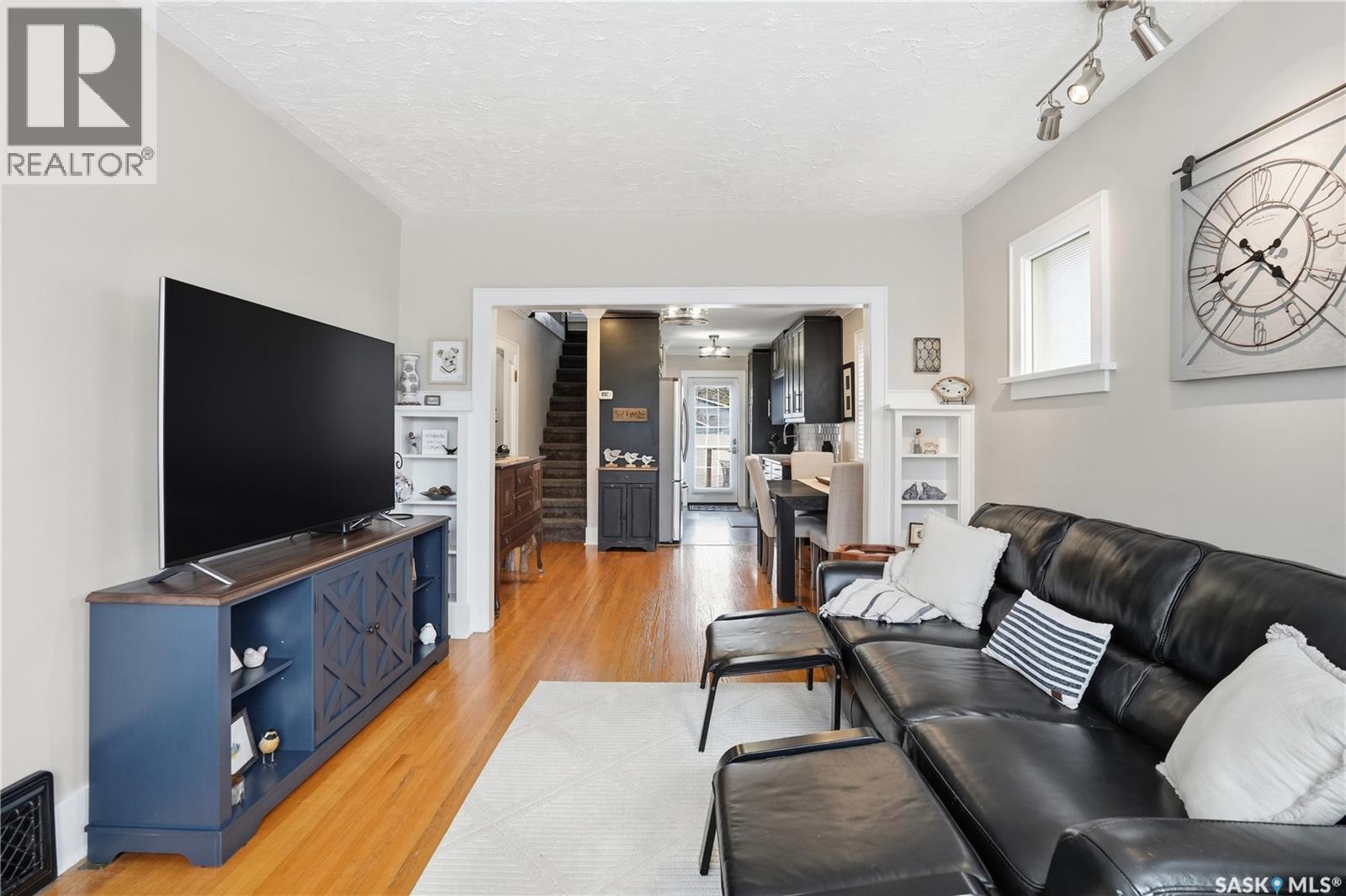 2155 Queen Street, Regina, SK - Indoor Photo Showing Living Room