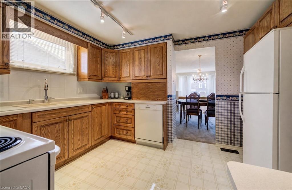 51 Underhill Crescent, Kitchener, ON - Indoor Photo Showing Kitchen