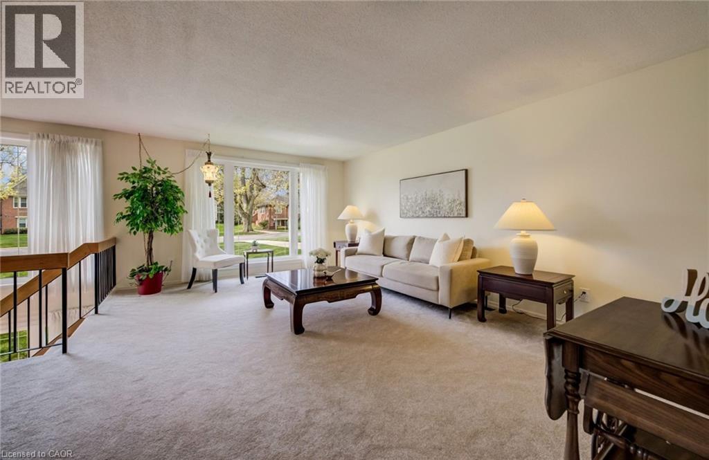 51 Underhill Crescent, Kitchener, ON - Indoor Photo Showing Living Room
