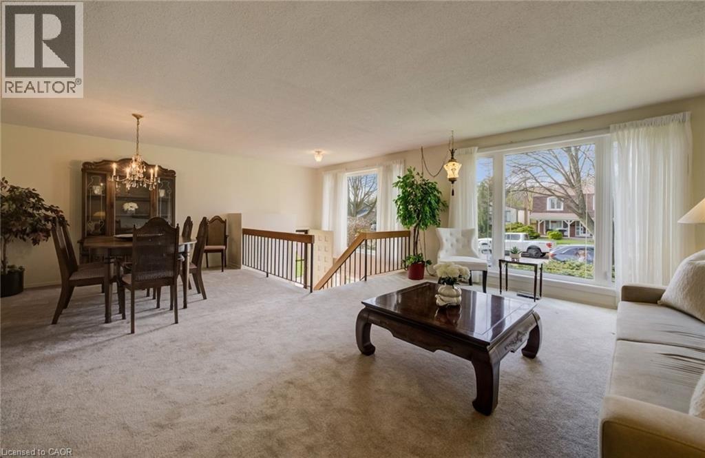 51 Underhill Crescent, Kitchener, ON - Indoor Photo Showing Living Room