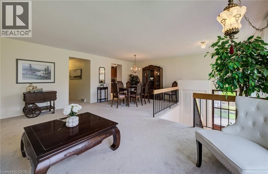 51 Underhill Crescent, Kitchener, ON - Indoor Photo Showing Living Room