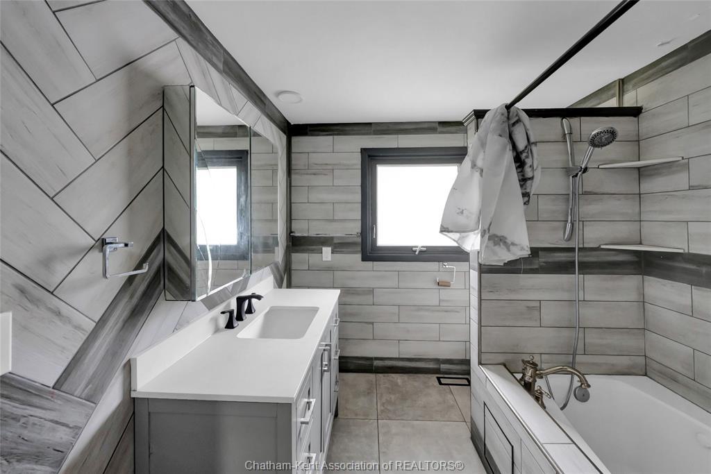 74 Chestnut Drive, Chatham, ON