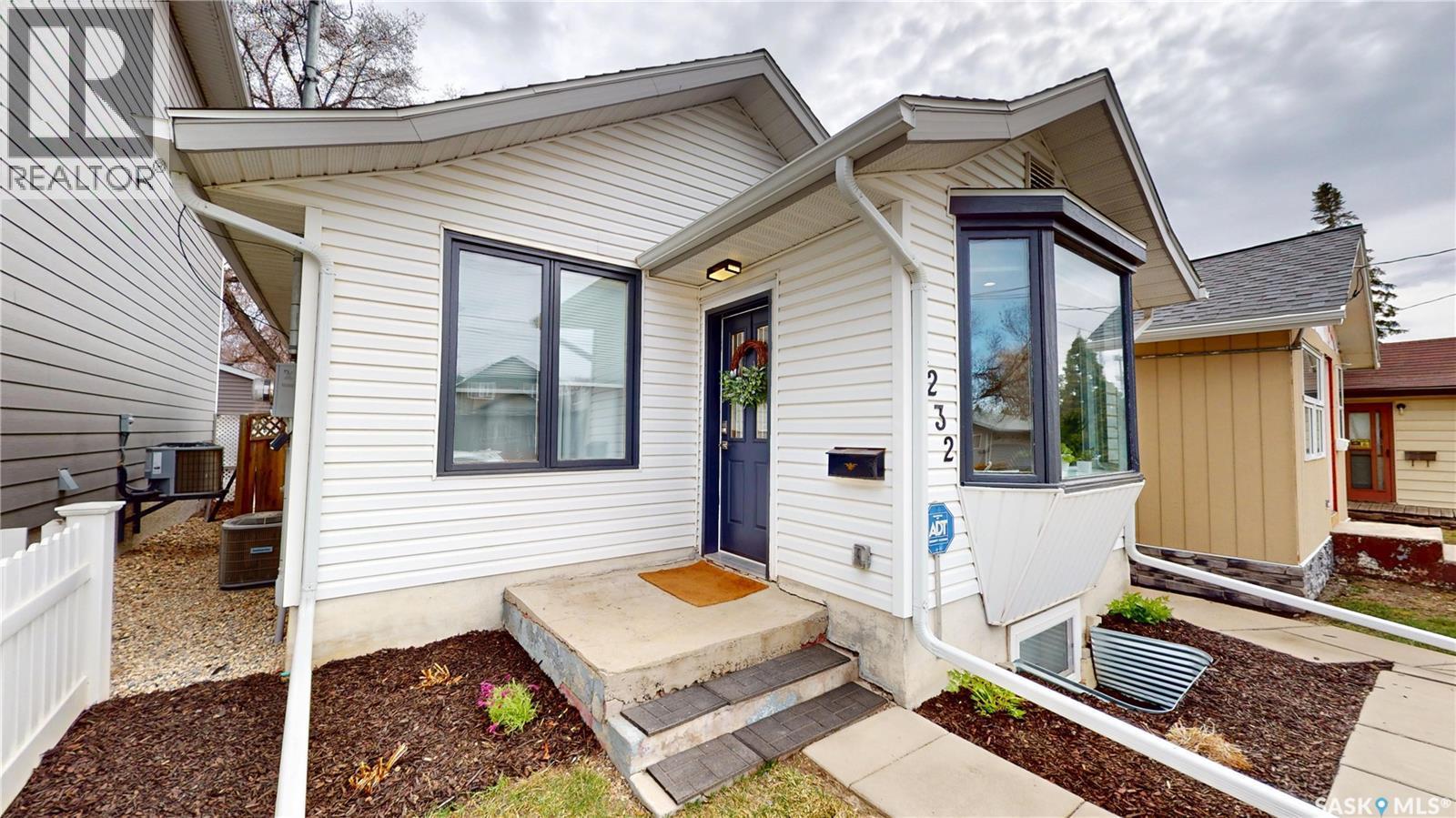 1232 2Nd Avenue N, Saskatoon, SK - Outdoor With Exterior