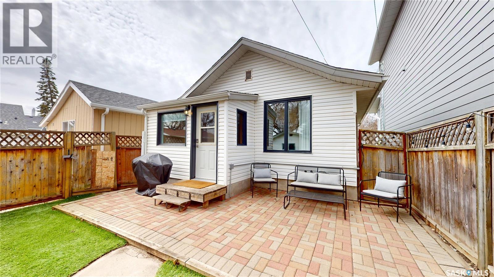 1232 2Nd Avenue N, Saskatoon, SK - Outdoor With Exterior