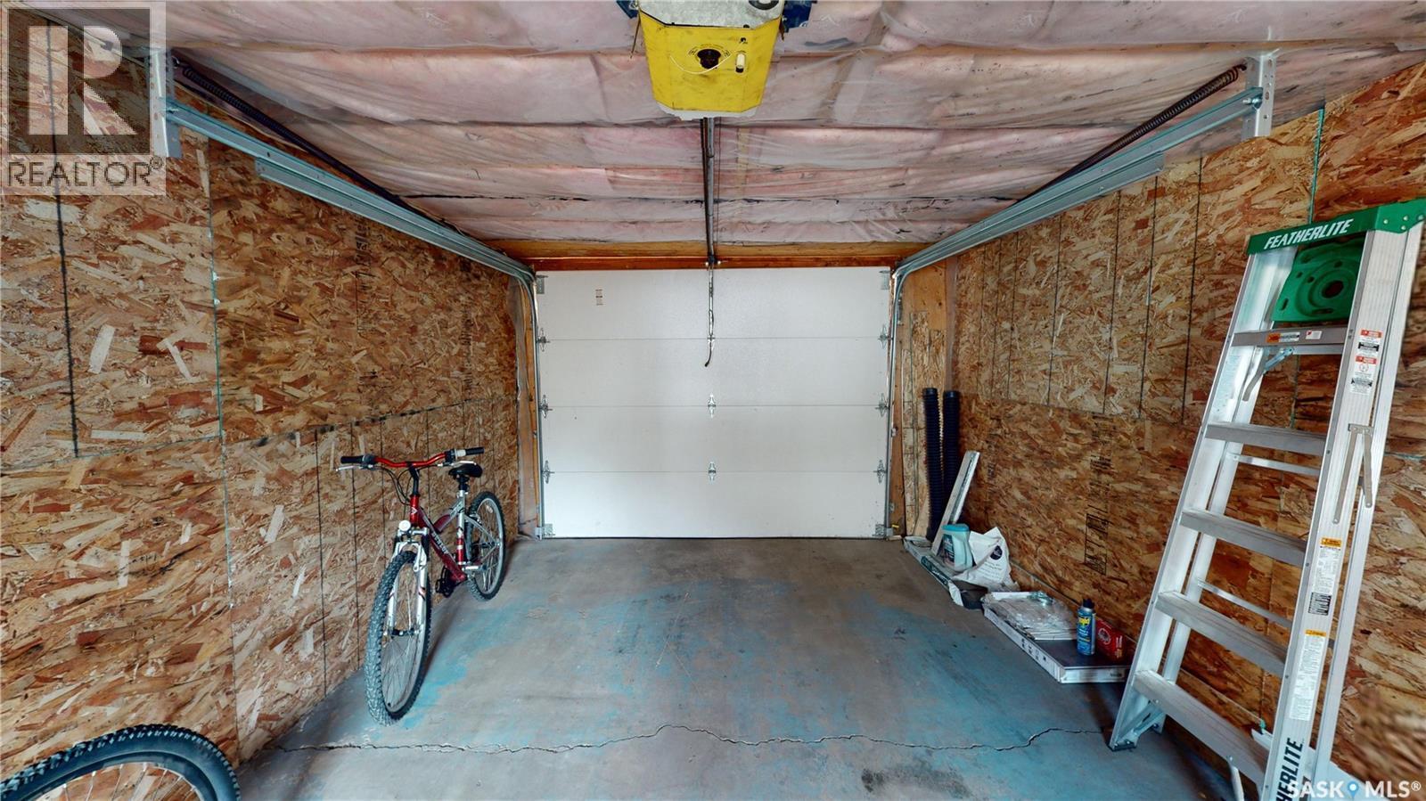 1232 2Nd Avenue N, Saskatoon, SK - Indoor Photo Showing Garage