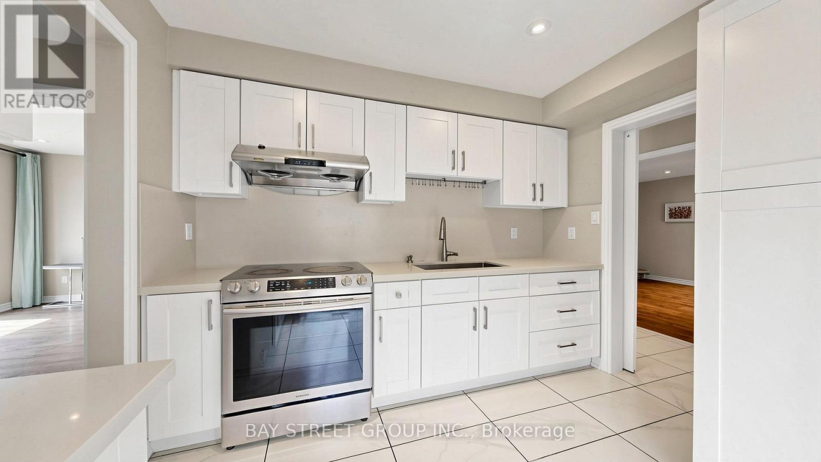 57 Longmeadow Crescent, Markham, ON - Indoor Photo Showing Kitchen With Upgraded Kitchen