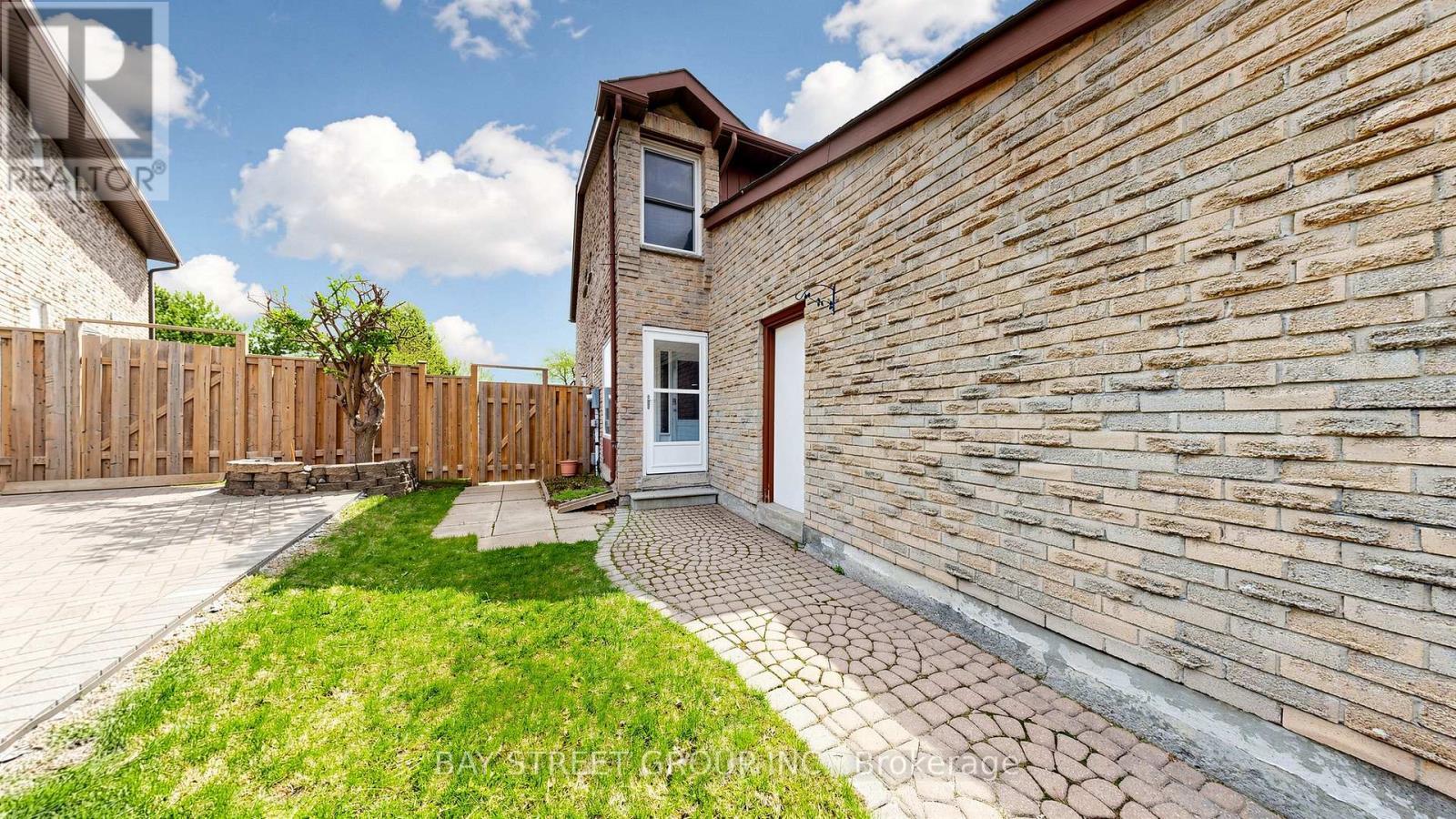 57 Longmeadow Crescent, Markham, ON - Outdoor
