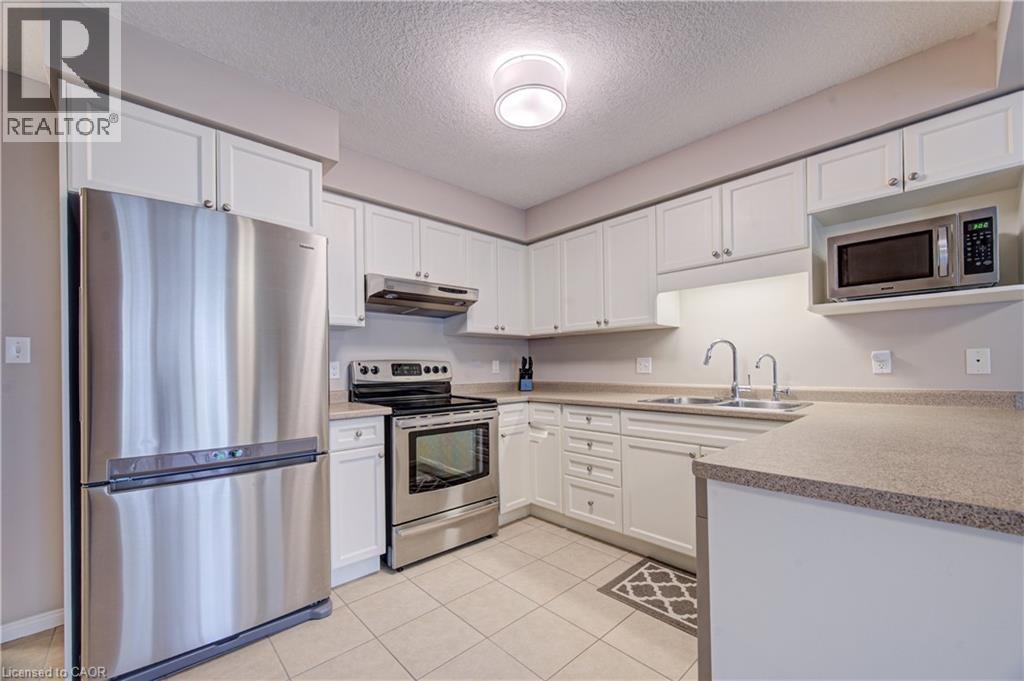 42 Fallowfield Drive Unit# 22, Kitchener, ON - Indoor Photo Showing Kitchen With Double Sink