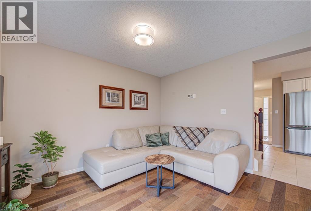 42 Fallowfield Drive Unit# 22, Kitchener, ON - Indoor Photo Showing Living Room