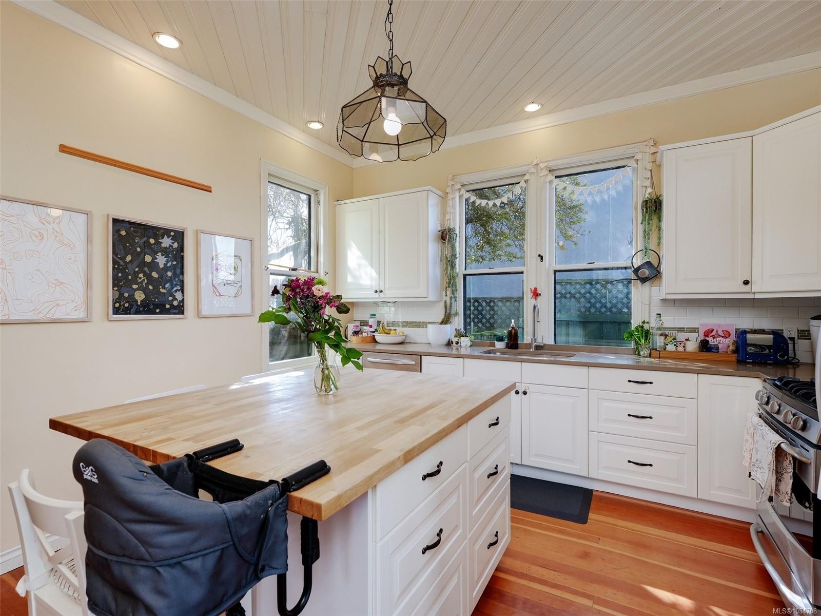 2130 Ridge Rd, Victoria, BC