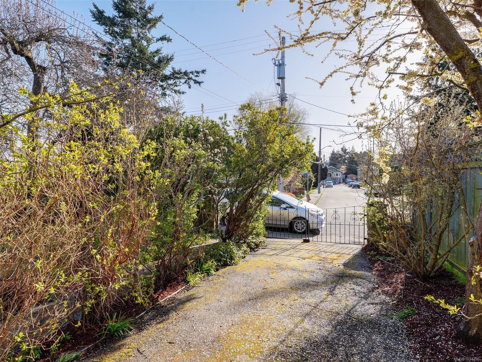 2130 Ridge Rd, Victoria, BC