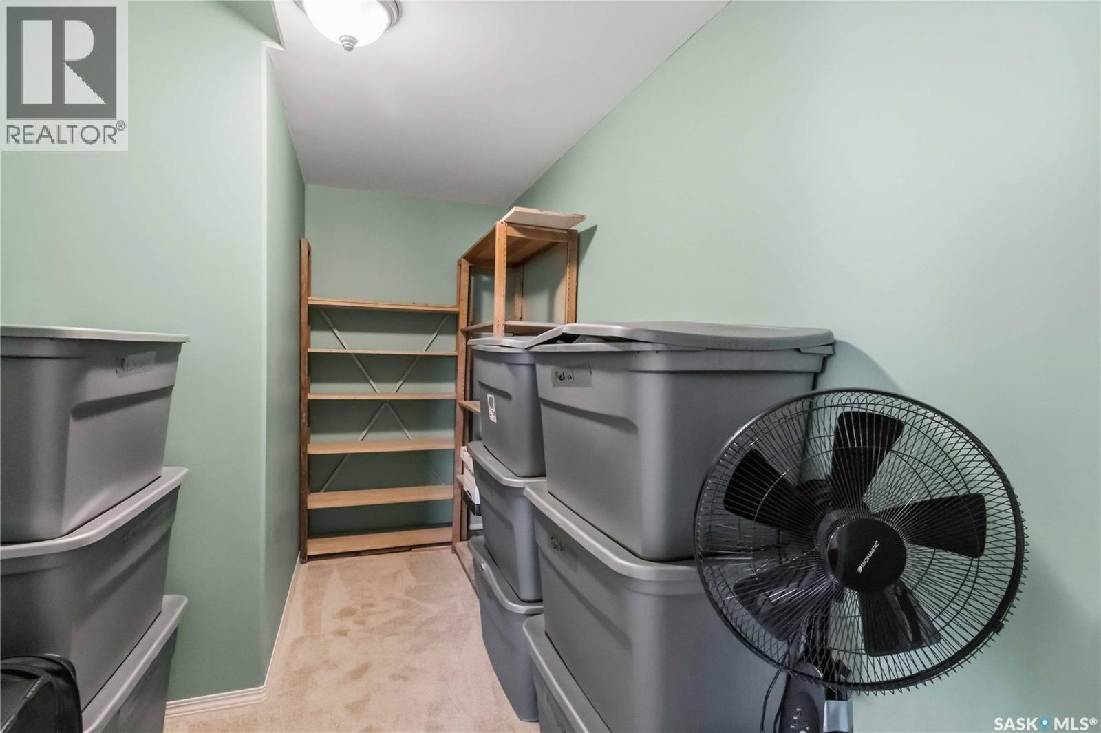 203 Kinloch Crescent, Saskatoon, SK - Indoor Photo Showing Laundry Room